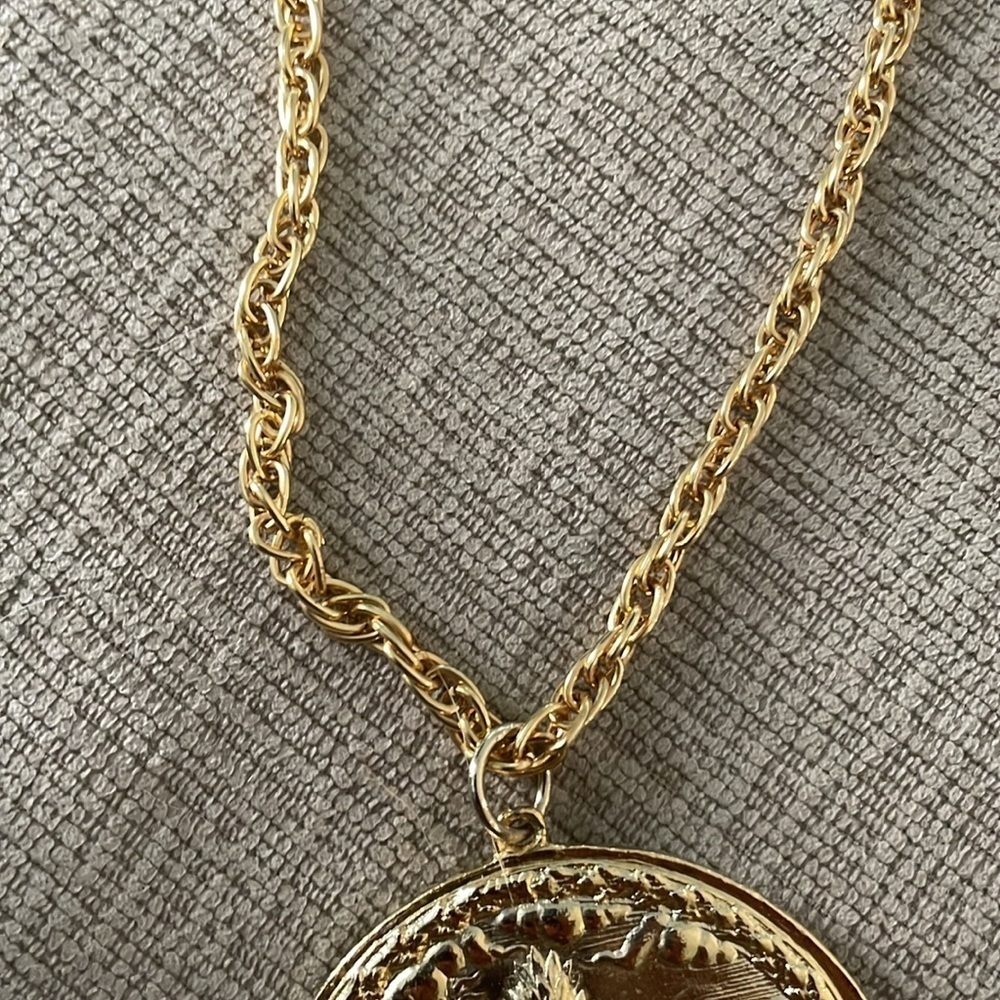 The British Museum Elizabeth I Pendant View 4